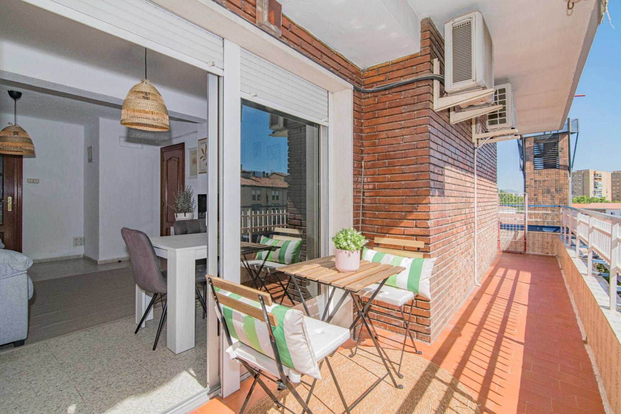 Delfin Retreat Con Terraza Junto A Parada De Metro Granada Exterior foto